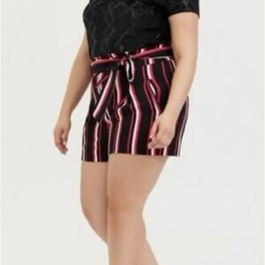 NWT TORRID STRETCH CREPE MID-RISE TIE-FRONT SHORT SIZE 18